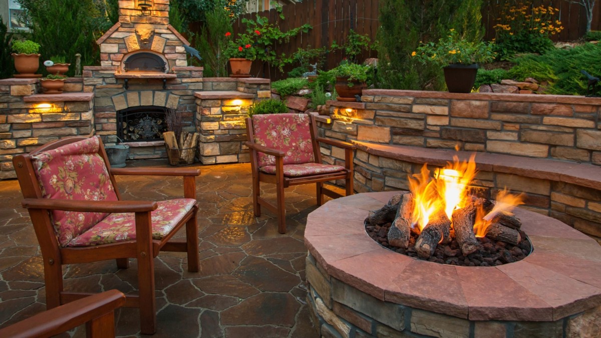 https://雷竞技下载链接官网appwww.explorizers.com/boise/wp-content/uploads/sites/11/2021/09/fire-pit.jpg