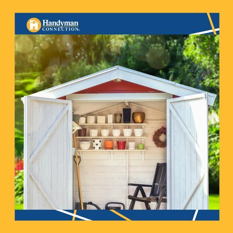 https://雷竞技下载链接官网appwww.explorizers.com/brantford/wp-content/uploads/sites/12/2022/08/Brantford-Handyman-Carpenter-Should-You-Install-a-Pet-Door.jpg