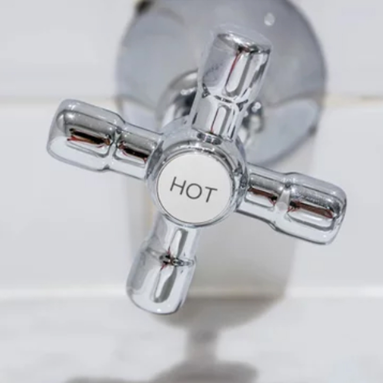https://雷竞技下载链接官网appwww.explorizers.com/etobicoke/wp-content/uploads/sites/50/2021/08/Common-Reasons-Why-You-Dont-Have-Hot-Water.jpg
