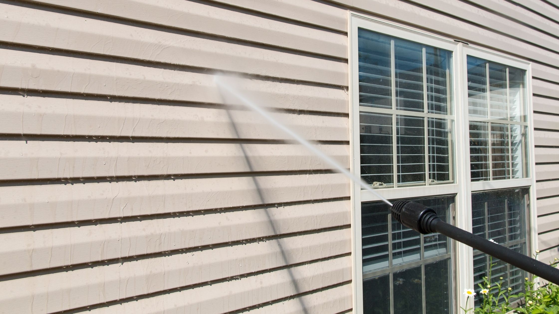 https://雷竞技下载链接官网appwww.explorizers.com/johnson-county/wp-content/uploads/sites/23/2022/04/pressure-washing.jpg