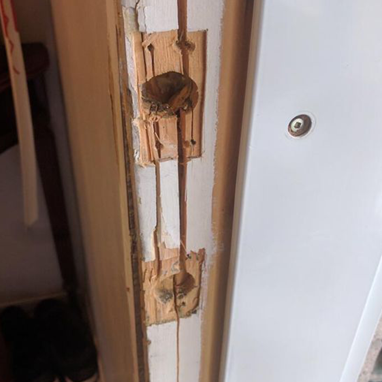 https://雷竞技下载链接官网appwww.explorizers.com/kitchener/wp-content/uploads/sites/25/2021/07/Broken-Door-Frame.png
