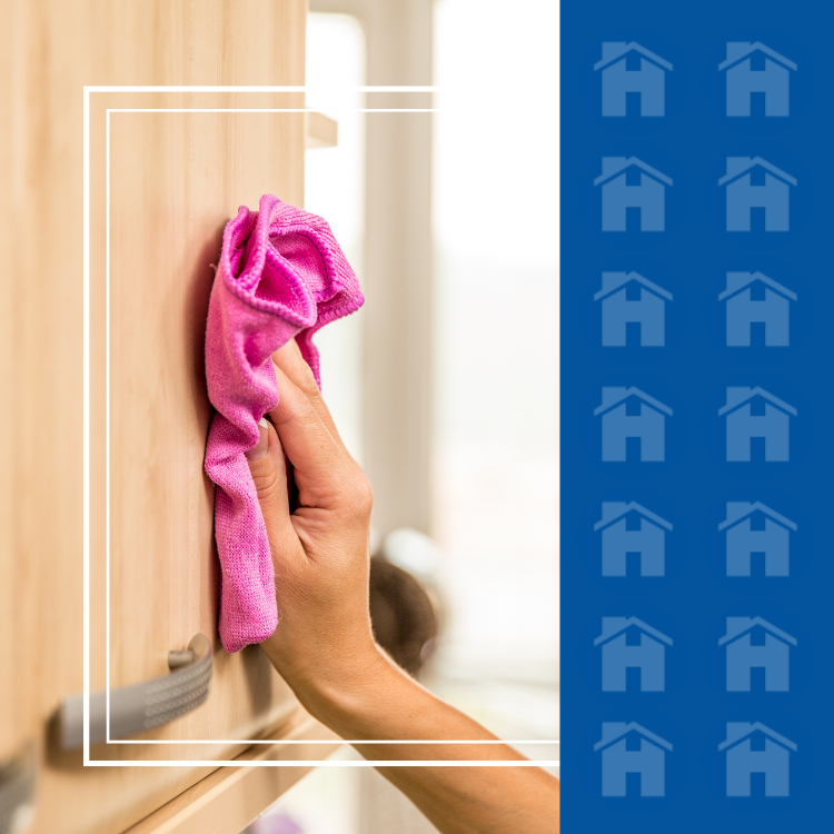 https://雷竞技下载链接官网appwww.explorizers.com/kitchener/wp-content/uploads/sites/25/2022/08/5-Tips-to-Help-Maintain-Your-Kitchen-Cabinets.png