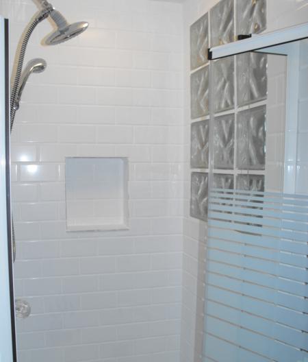 https://雷竞技下载链接官网appwww.explorizers.com/ottawa/wp-content/uploads/sites/38/2021/06/Ottawa_CeramicShowerInstall-1.jpg