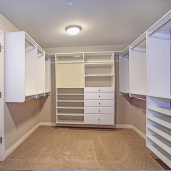 https://雷竞技下载链接官网appwww.explorizers.com/ottawa/wp-content/uploads/sites/38/2021/08/Benefits-Of-A-Walk-In-Closet.jpg