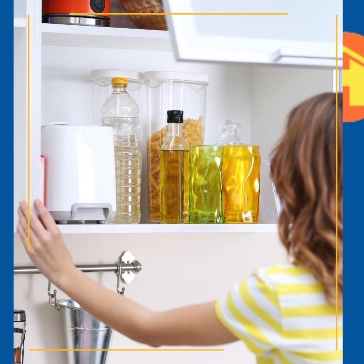 https://雷竞技下载链接官网appwww.explorizers.com/regina/wp-content/uploads/sites/43/2022/01/Regina-Home-Renovations-Organize-Your-Kitchen-Like-A-Pro.jpg