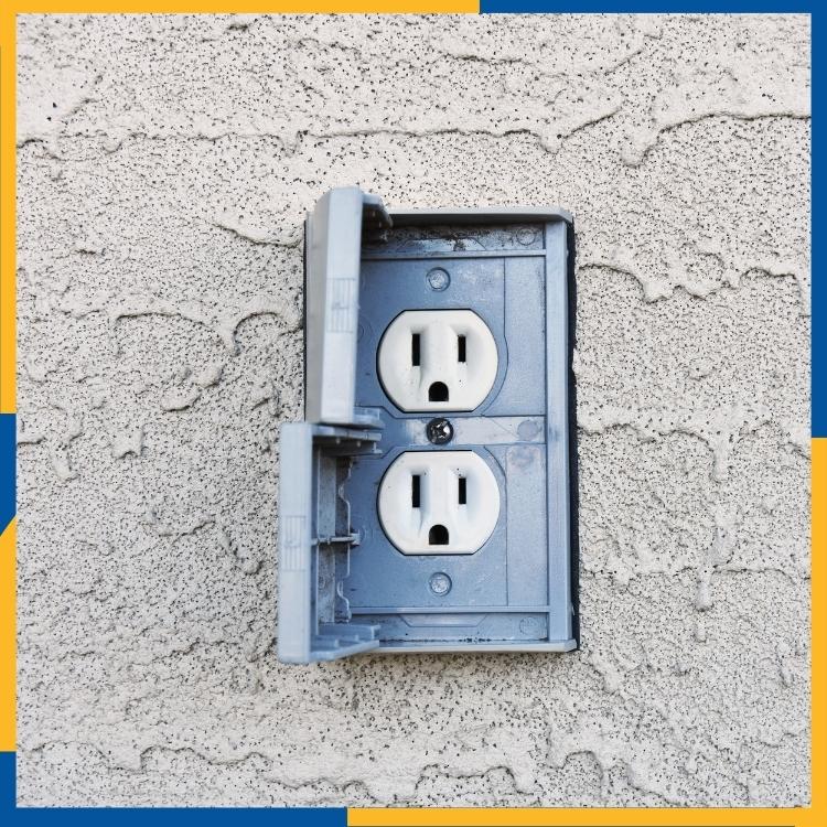 https://雷竞技下载链接官网appwww.explorizers.com/regina/wp-content/uploads/sites/43/2022/08/Regina-Electrical-Services-Staying-Safe-With-Outdoor-Outlets.jpg