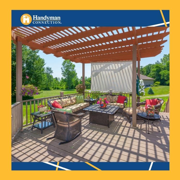 https://雷竞技下载链接官网appwww.explorizers.com/scarborough/wp-content/uploads/sites/46/2022/07/Scarborough-Carpenter-Make-Your-Deck-Last-With-These-Tips.jpg
