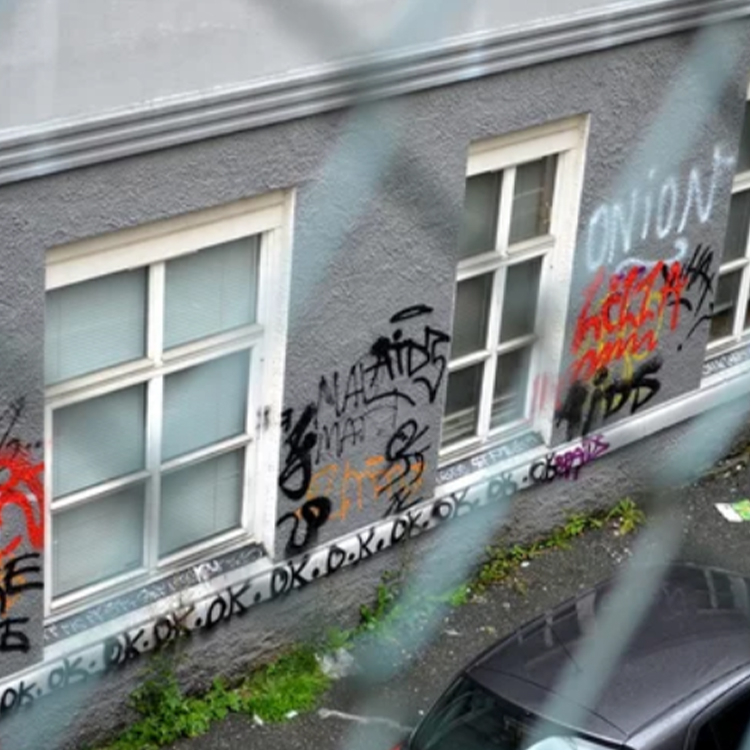 https://雷竞技下载链接官网appwww.explorizers.com/vancouverbc/wp-content/uploads/sites/32/2021/08/Graffiti-On-Your-Building-Our-Pros-Can-Help.jpg