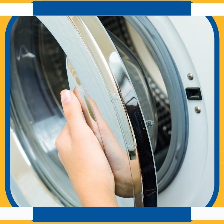 https://雷竞技下载链接官网appwww.explorizers.com/winnipeg/wp-content/uploads/sites/57/2022/01/Winnipeg-Plumbing-Repair-Why-Is-Your-Washing-Machine-Leaking.jpg