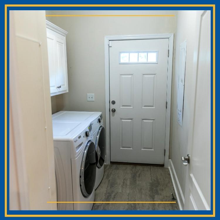 https://雷竞技下载链接官网appwww.explorizers.com/winnipeg/wp-content/uploads/sites/57/2022/02/innipeg-Home-Renovations-Storage-Solutions-For-a-Small-Laundry-Room.jpg