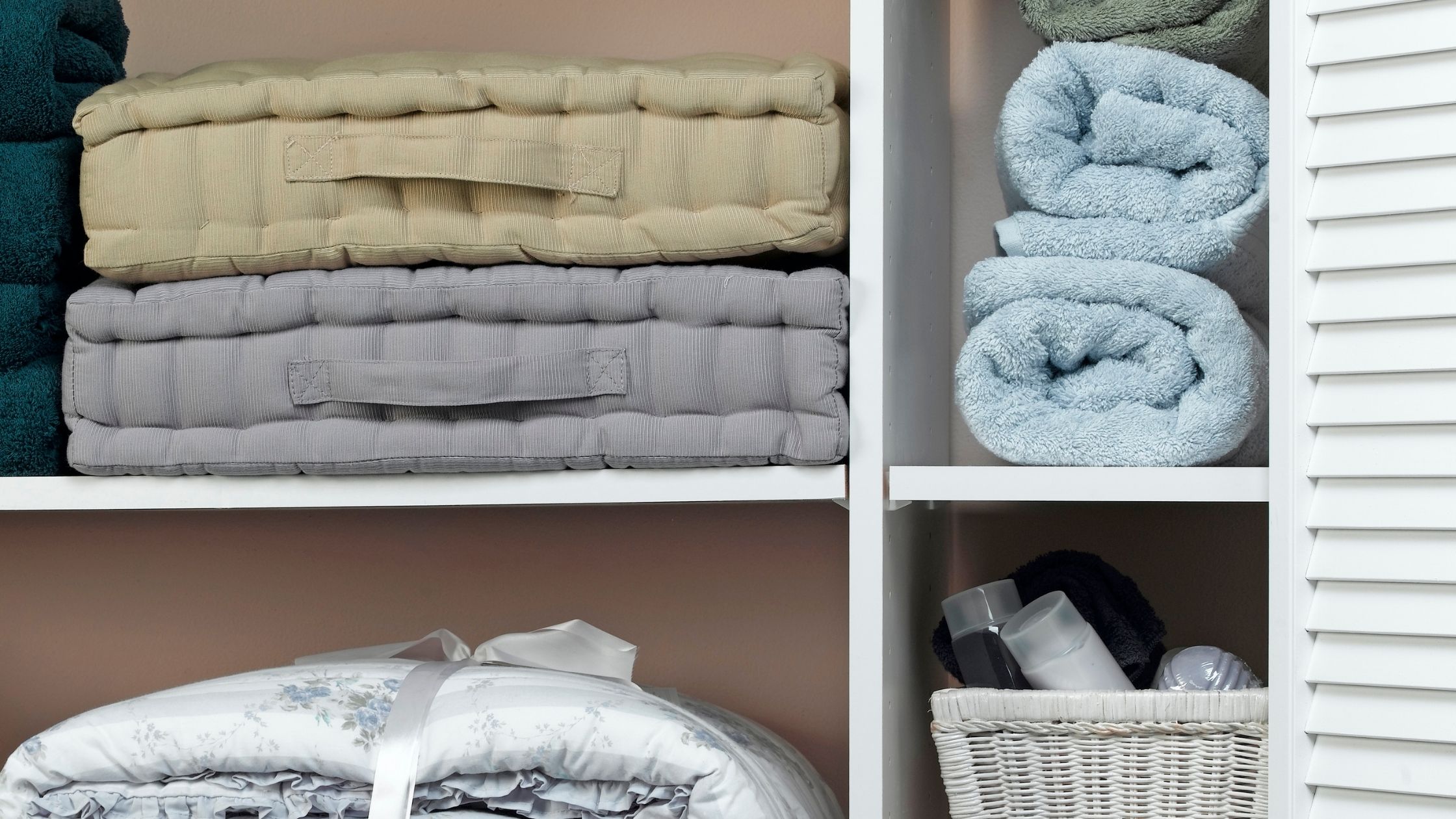 https://雷竞技下载链接官网appwww.explorizers.com/cedar-park/wp-content/uploads/sites/63/2022/03/bathroom-storage.jpg