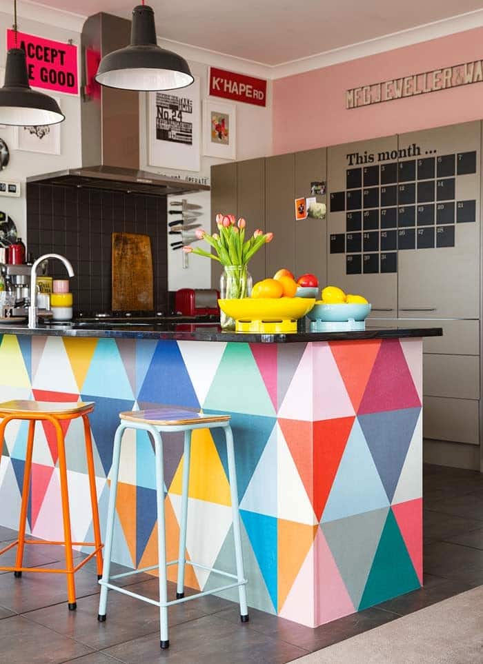 https://雷竞技下载链接官网appwww.explorizers.com/pasadena/wp-content/uploads/sites/39/2022/12/triangle-patterned-kitchen-island.jpg